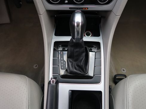 Used 2012 Volkswagen Passat 2.5 SE image 19