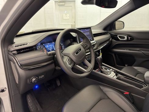 New 2026 Jeep Compass Latitude image 13