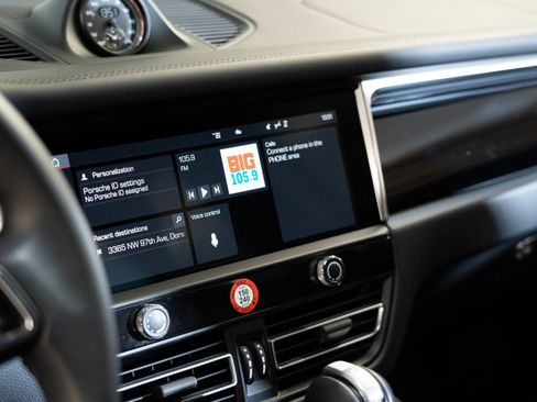 Certified 2026 Porsche Macan AWD/4WD image 21
