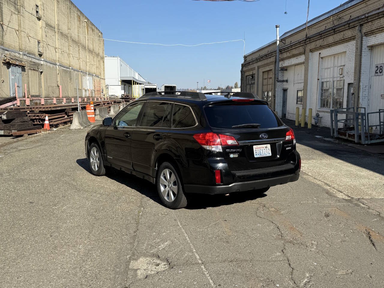 Used 2011 Subaru Outback 2.5i Limited AWD/4WD image 7