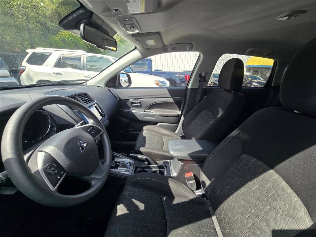 Used 2025 Mitsubishi Outlander Sport ES AWD/4WD image 3