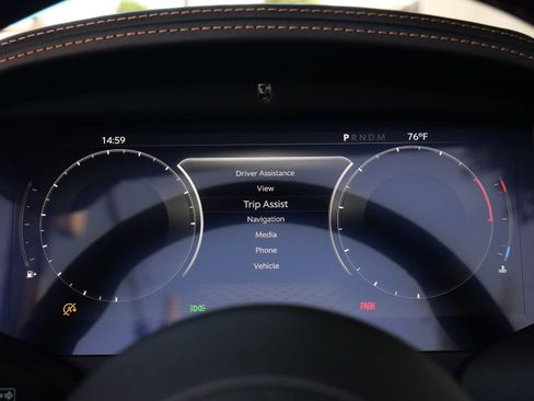 Used 2025 Aston Martin DB12 Convertible RWD image 6