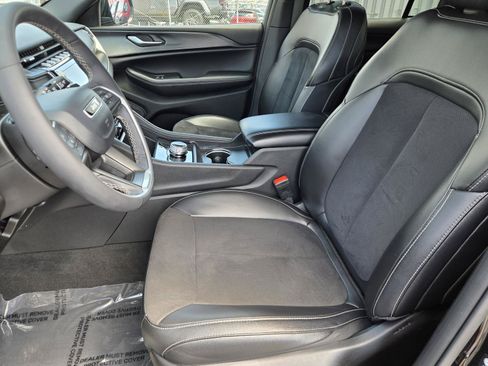 Used 2023 Jeep Grand Cherokee Altitude RWD image 21
