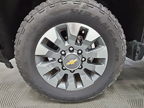 Used 2024 Chevrolet Silverado 2500 Custom w/ Custom Value Package image 38