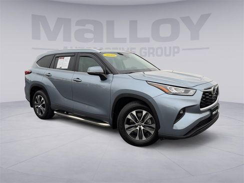 Used 2020 Toyota Highlander XLE image 1