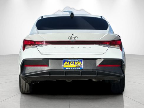 Used 2024 Hyundai Elantra SE FWD image 4