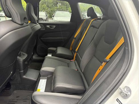 Used 2023 Volvo XC60 B5 Ultimate w/ Climate Package FWD image 22