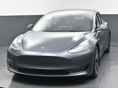 Used 2023 Tesla Model 3 Standard Range image 6