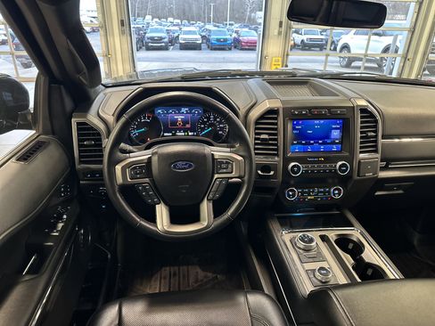 Used 2021 Ford Expedition XLT image 2