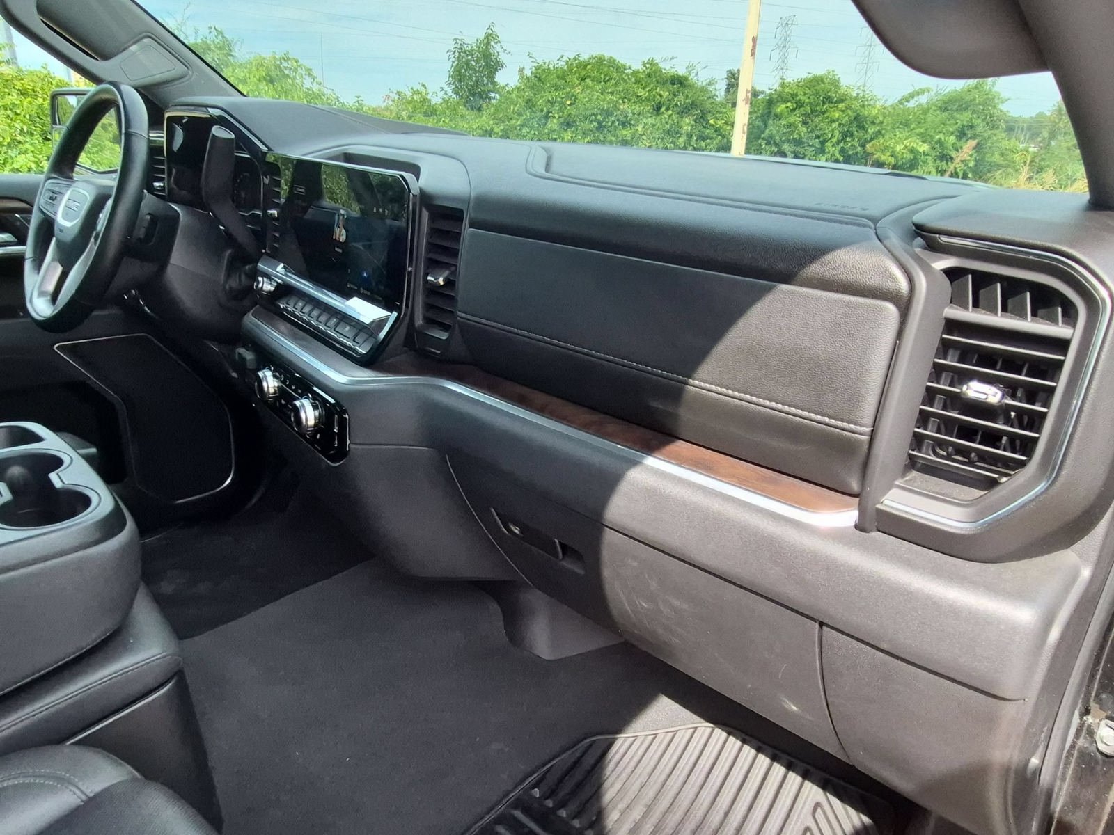 Used 2025 GMC Sierra 1500 SLT RWD image 31