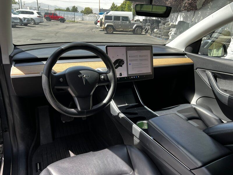 Used 2021 Tesla Model Y Long Range AWD/4WD image 21
