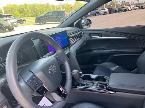 Used 2025 Toyota Camry XSE image 9