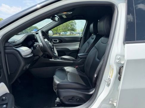Used 2025 Jeep Compass Limited AWD/4WD image 7