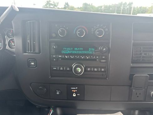 Used 2017 Chevrolet Express 2500 RWD image 21