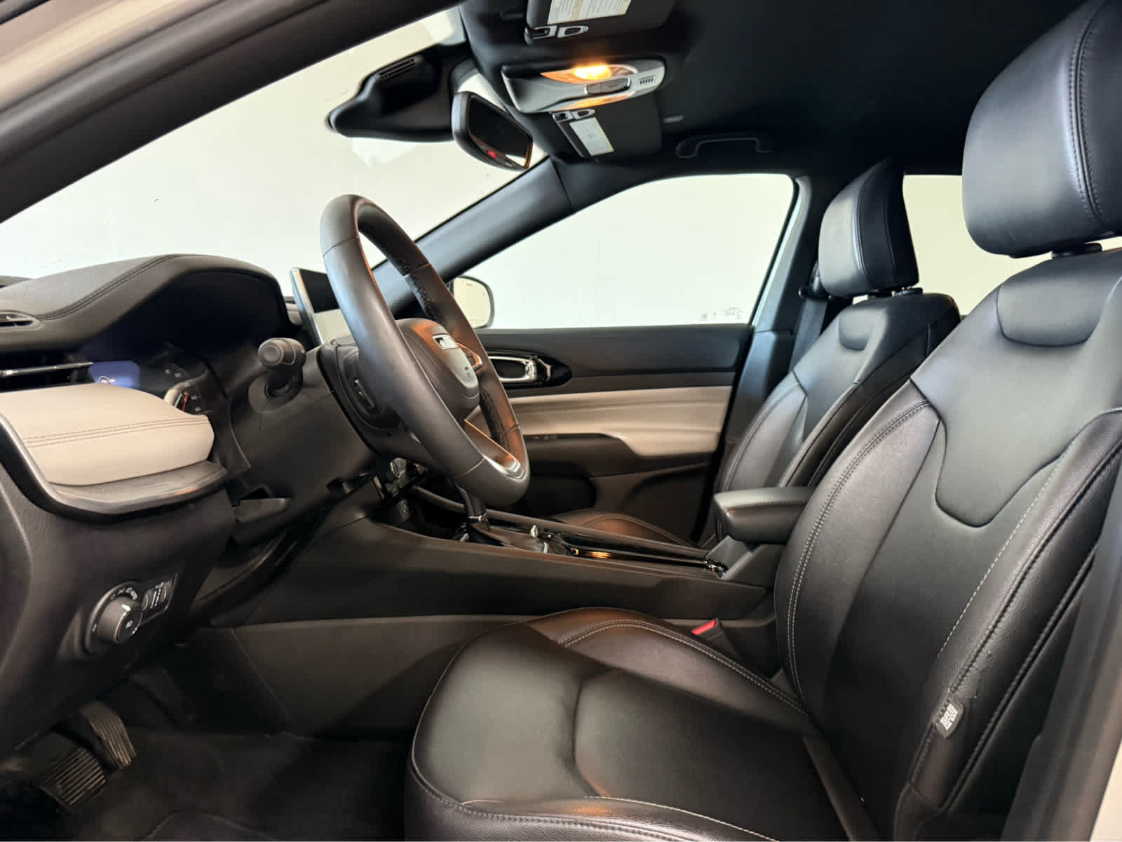 Used 2025 Jeep Compass Limited AWD/4WD image 13