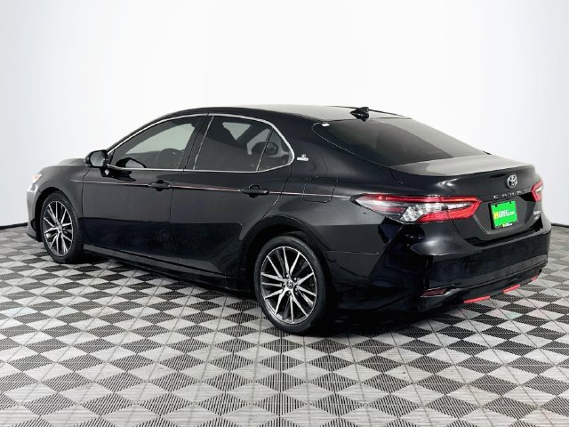 Used 2022 Toyota Camry XLE FWD image 6