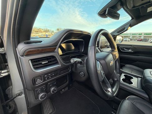 Used 2023 Chevrolet Suburban Premier image 10