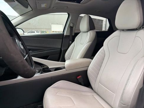 Used 2023 Hyundai Elantra Limited image 11