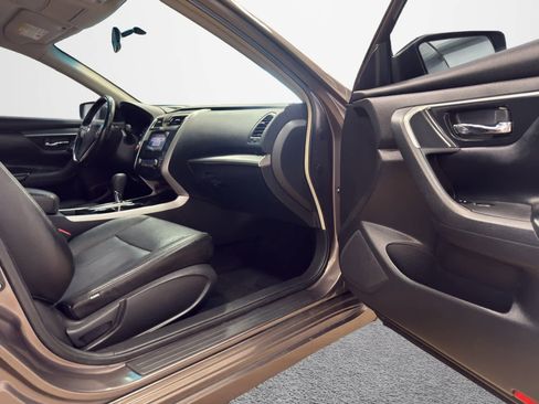 Used 2013 Nissan Altima 2.5 SV image 25