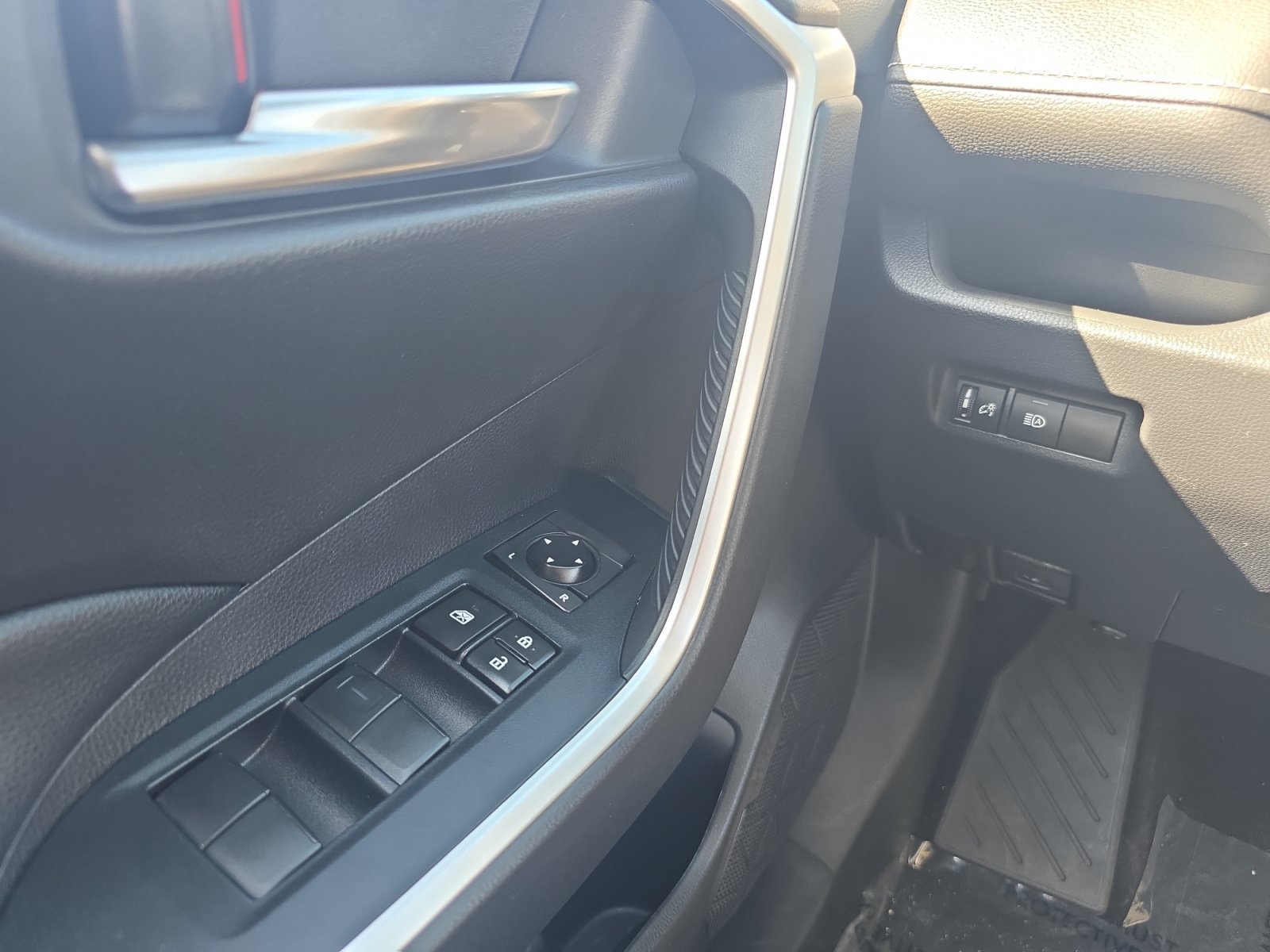 Certified 2020 Toyota RAV4 XLE AWD/4WD image 17