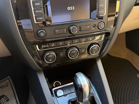 Used 2015 Volkswagen Jetta TDI SEL image 24