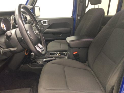 Used 2018 Jeep Wrangler Unlimited Sahara AWD/4WD image 17