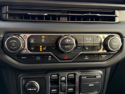 Certified 2025 Jeep Wrangler Unlimited Sahara image 26