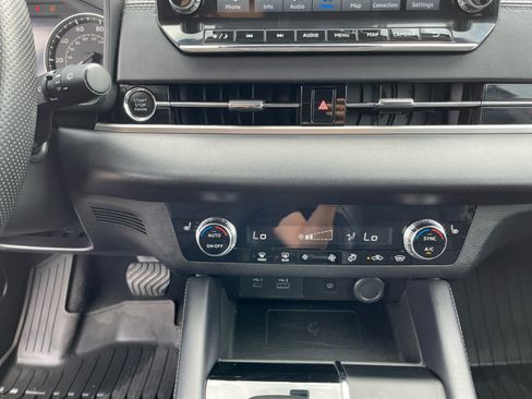 Used 2024 Mitsubishi Outlander SE AWD/4WD image 17