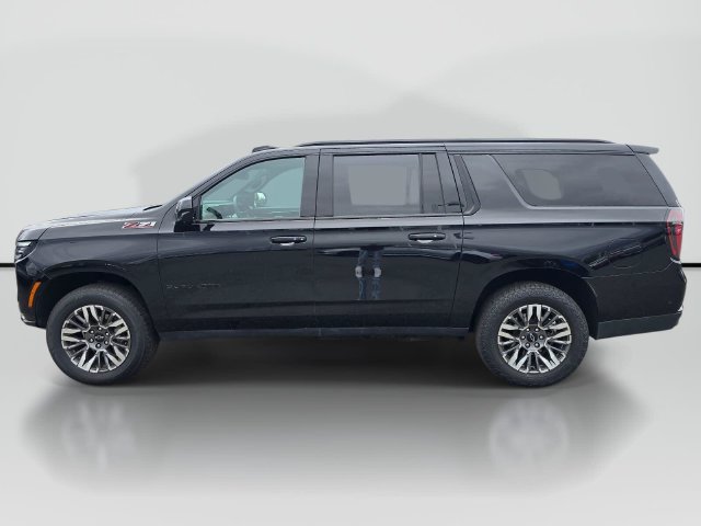 Used 2025 Chevrolet Suburban Z71 AWD/4WD image 2