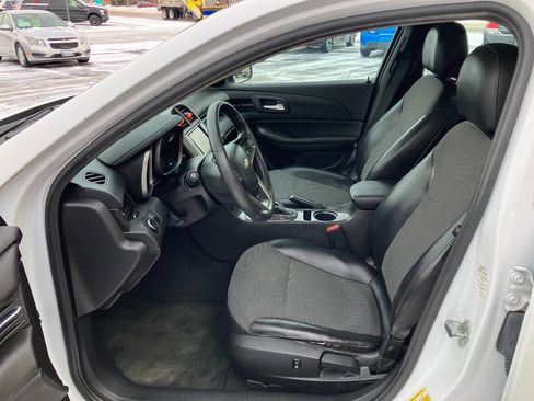 Used 2016 Chevrolet Malibu LT image 10