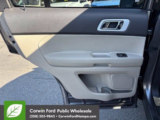 Used 2014 Ford Explorer XLT w/ Equipment Group 202A AWD/4WD image 27