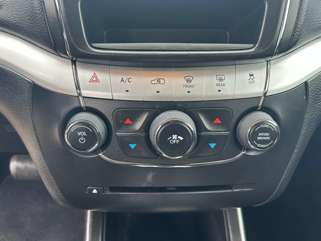Used 2018 Dodge Journey SE w/ Blacktop Package FWD image 16