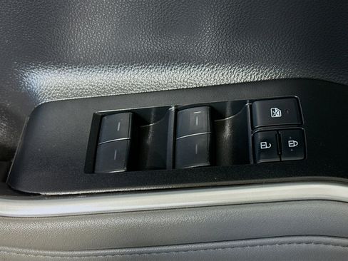 Used 2021 Toyota Highlander XLE image 24