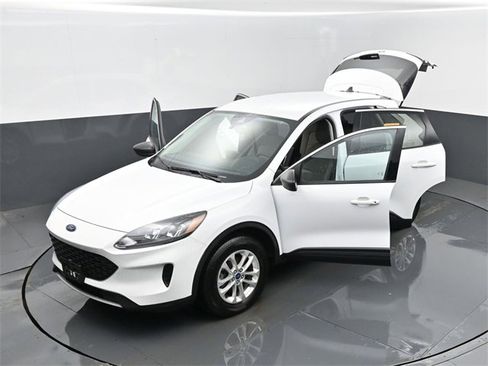Used 2022 Ford Escape SE w/ Cold Weather Package image 26
