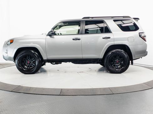 Certified 2021 Toyota 4Runner Venture w/ Moonroof Package AWD/4WD image 8