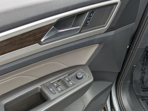 Certified 2023 Volkswagen Atlas SE FWD image 11