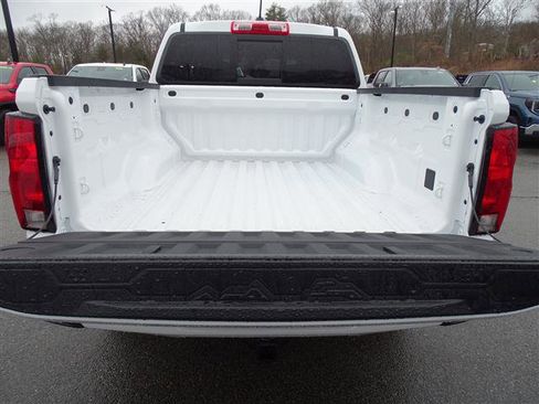 Used 2024 Chevrolet Colorado LT w/ LT Convenience Package image 5