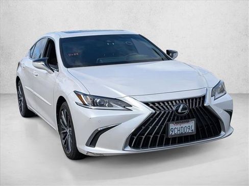 Used 2023 Lexus ES 300h w/ Premium Package image 3