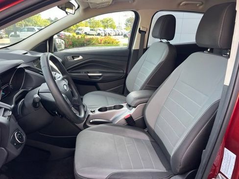 Used 2016 Ford Escape SE w/ Equipment Group 201A AWD/4WD image 19