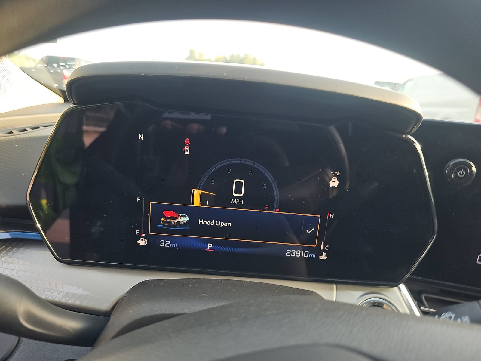 Used 2025 Chevrolet Trax LT FWD image 2