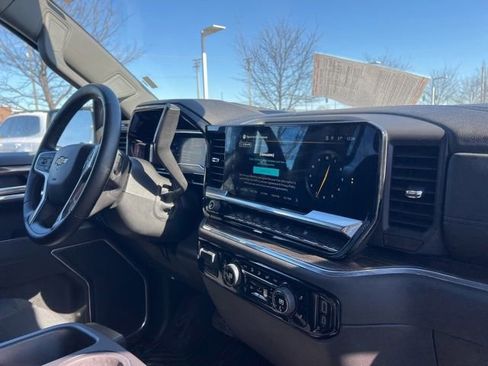 Used 2025 Chevrolet Silverado 1500 LT image 35
