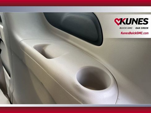 Used 2024 Chrysler Pacifica Touring-L image 28