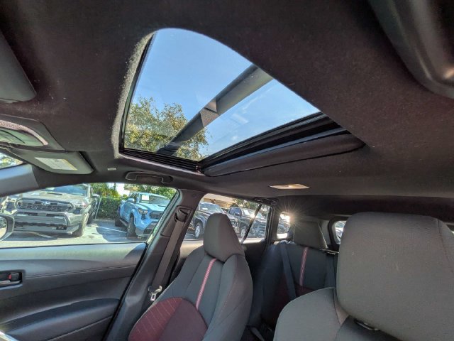 Used 2024 Toyota Corolla Cross AWD Hybrid w/ Moonroof Package image 19