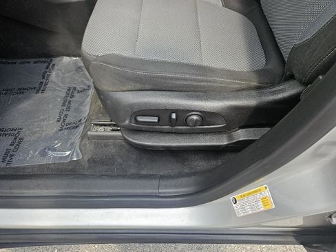 Used 2019 Chevrolet Traverse LT FWD image 11