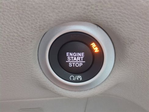 Used 2023 Chrysler Pacifica Touring-L image 30