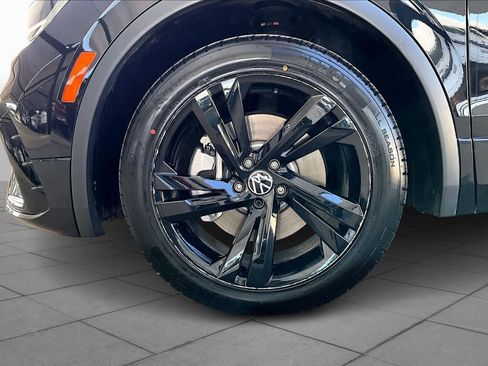 Used 2024 Volkswagen Tiguan SE R-Line image 11