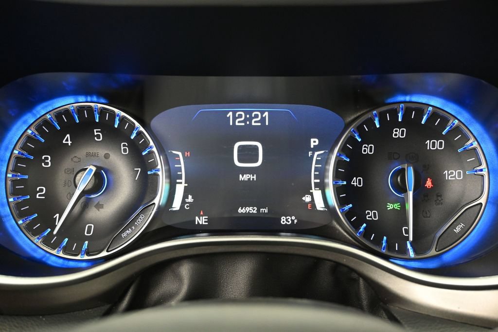 Used 2024 Chrysler Pacifica Touring-L FWD image 26