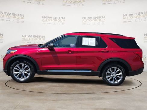 Used 2020 Ford Explorer XLT w/ Equipment Group 202A AWD/4WD image 2