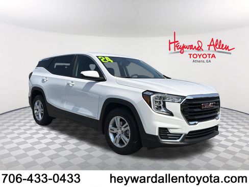 Used 2024 GMC Terrain SLE FWD image 1