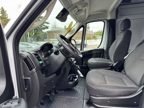 Used 2025 RAM ProMaster 2500 w/ Convenience Group FWD image 21